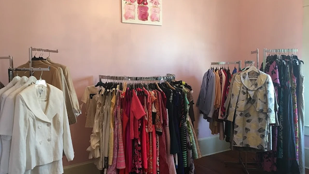 Consignment store in Powder Springs, Georgia: Sneek a Peek Boutique