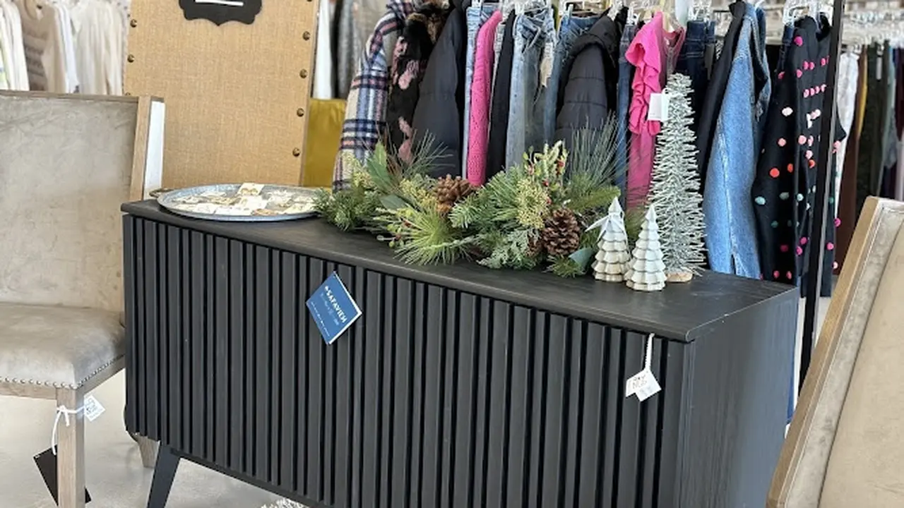 Consignment store in Milford, Ohio: Snooty Fox Collective