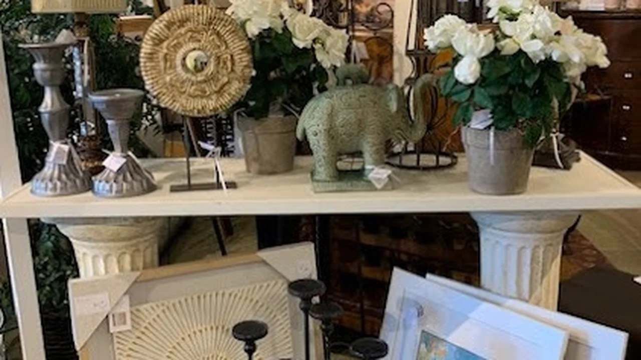 Consignment store in Cincinnati, Ohio: Snooty Fox Furniture Den, Affordable Quality Consignment Store