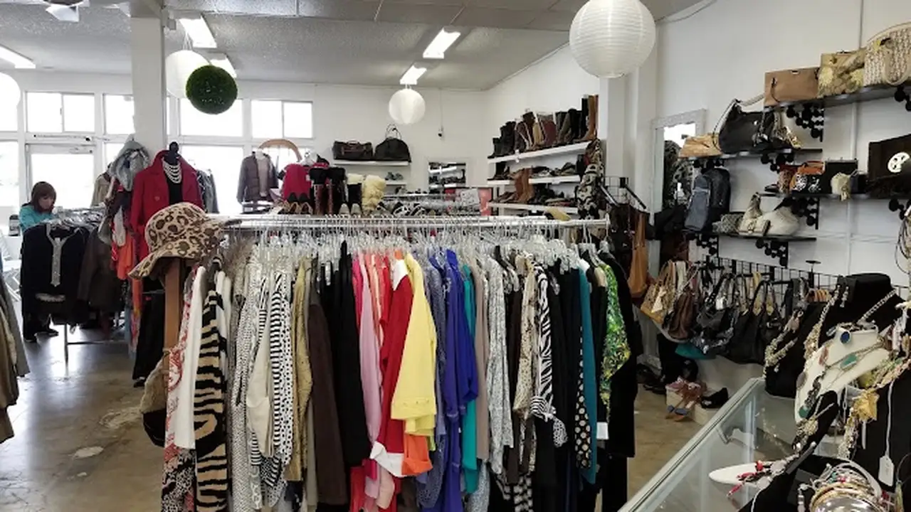Consignment store in Costa Mesa, California: So-Lo Boutique Consignment