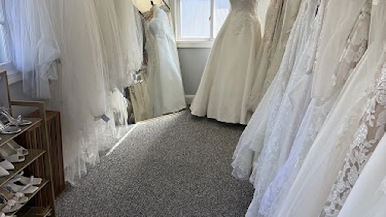Consignment store in Fitchburg, Massachusetts: Something Borrowed Bridal Consignment