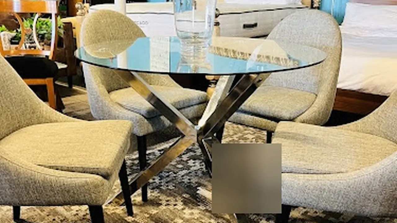 Consignment store in North Brentwood, Maryland: Something Kind of New