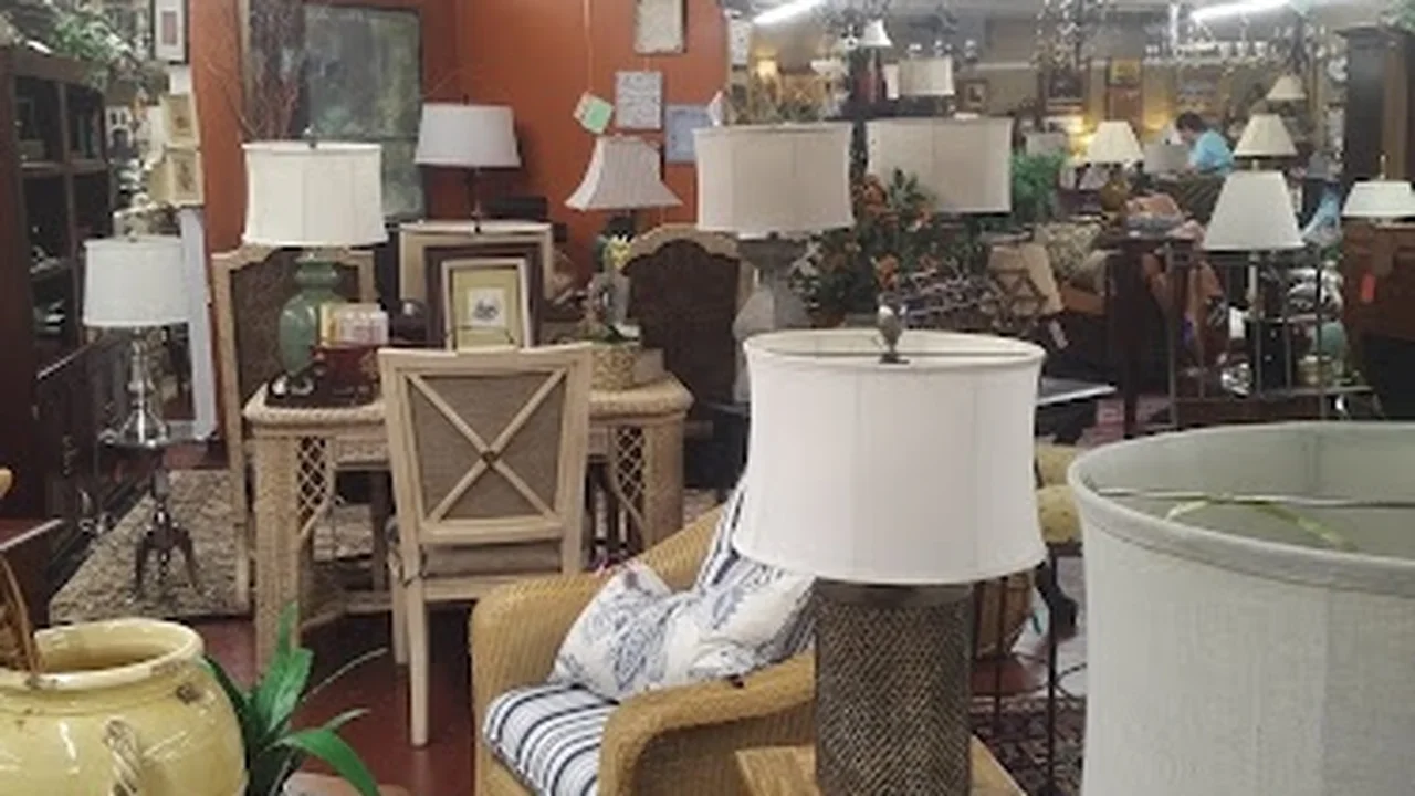 Consignment store in Greenville, South Carolina: Southern Housepitality