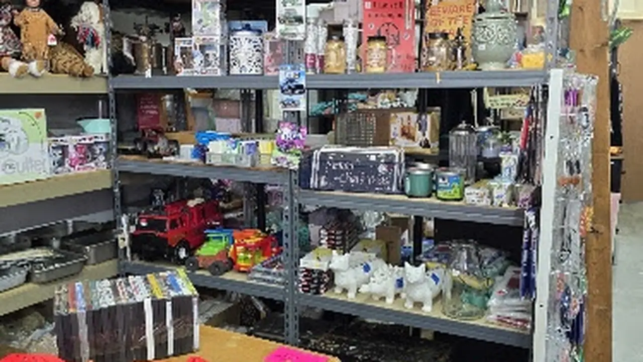 Consignment store in Crittenden, Kentucky: Southern Treasurers