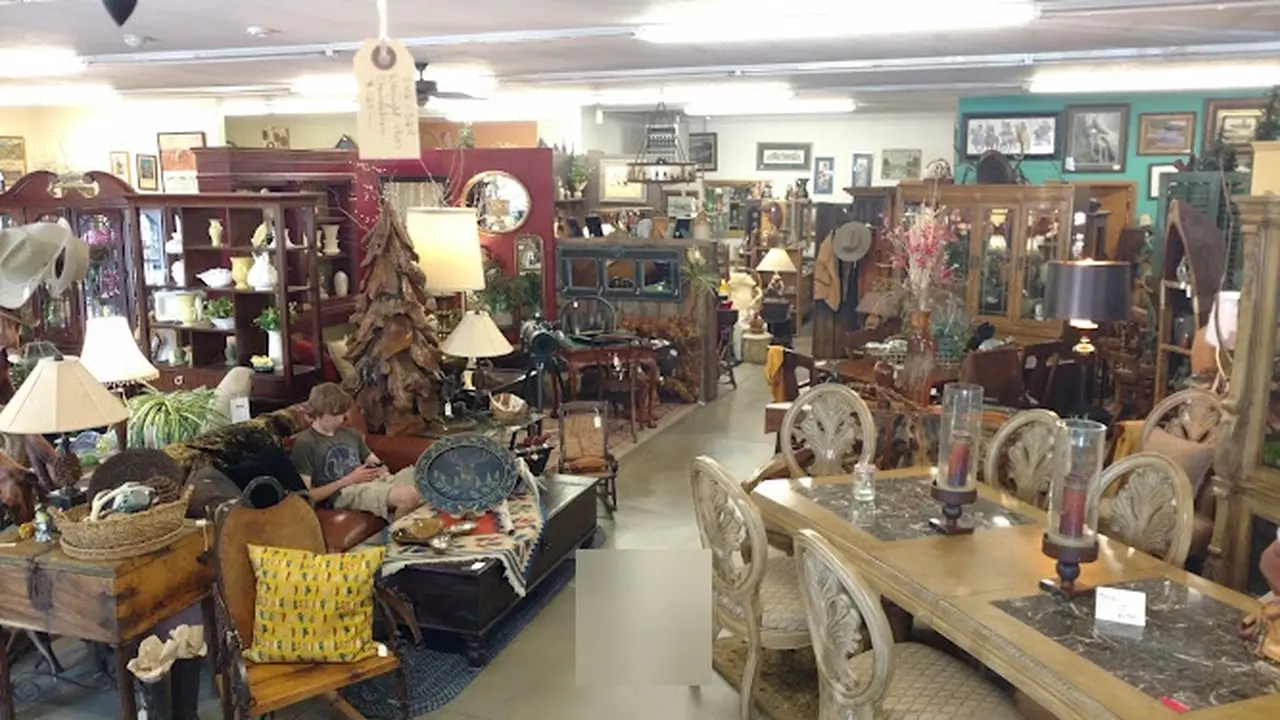 Consignment store in Kalispell, Montana: Southside Consignment Center & Antique Store