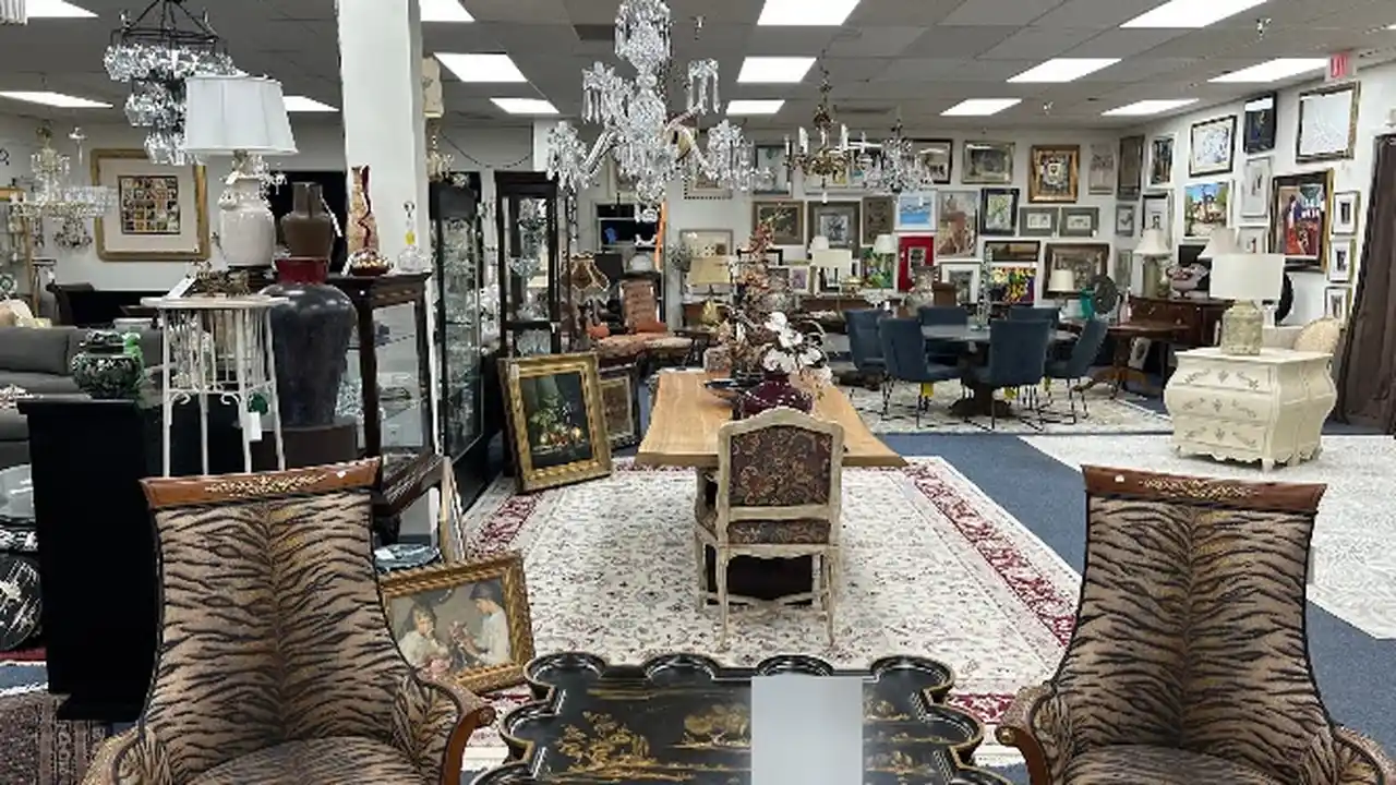 Consignment store in Beachwood, Ohio: Spaces Consignment Showroom & Liquidators