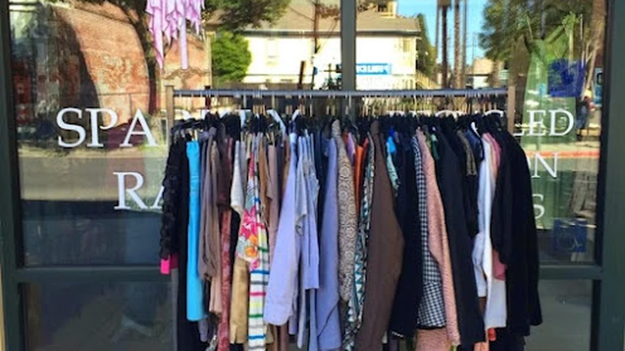 Consignment store in Benicia, California: SPARKLY RAGZ