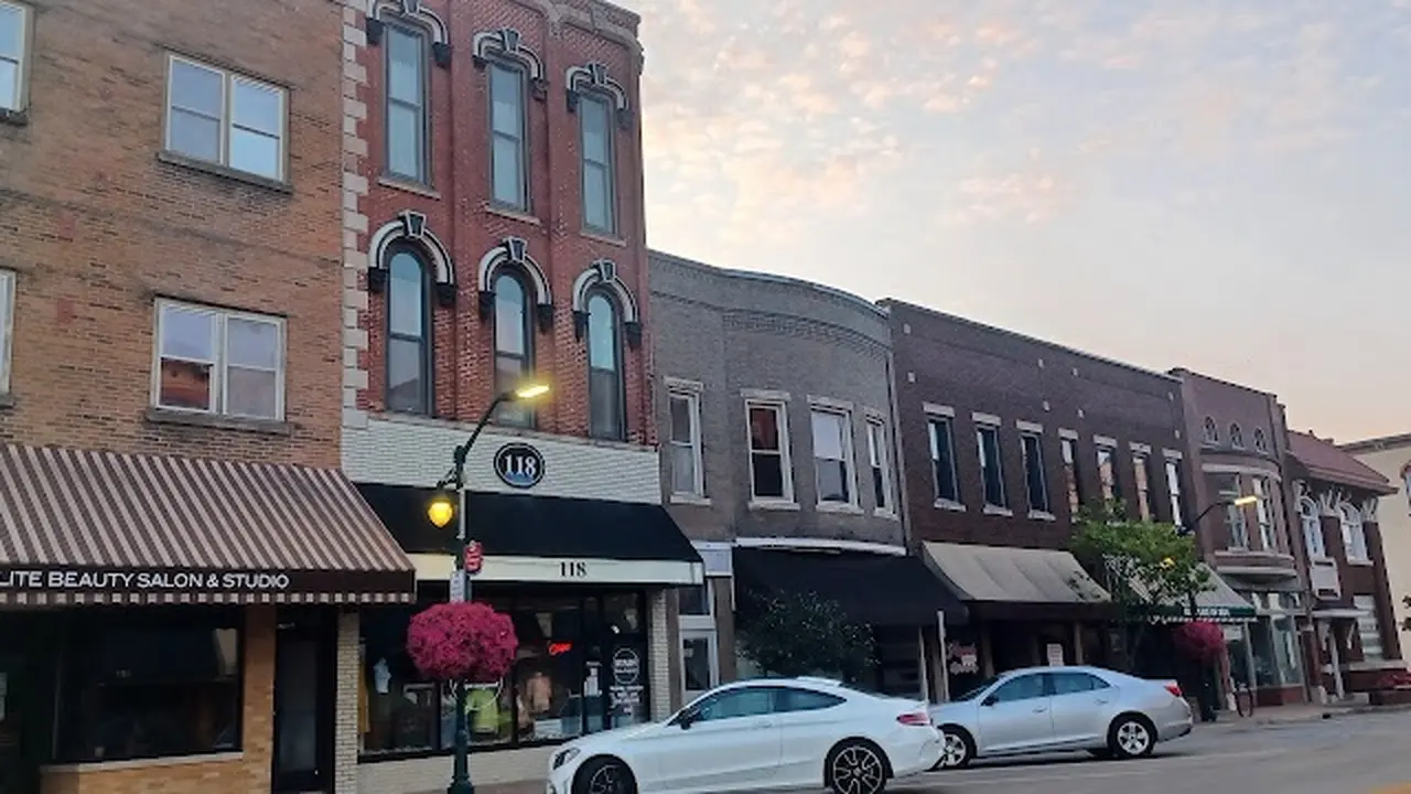 Consignment store in Elkhart, Indiana: STASH Boutique Consignment
