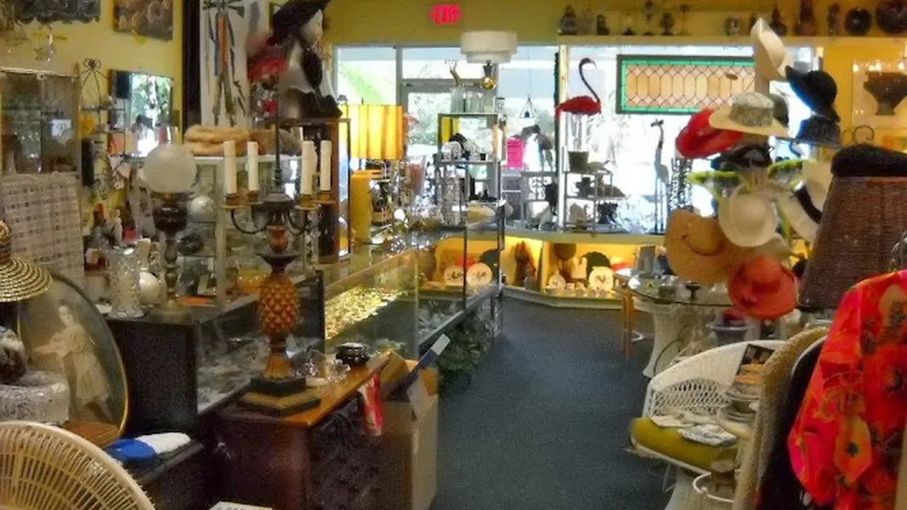 Consignment store in Longboat Key, Florida: Steff's Stuff