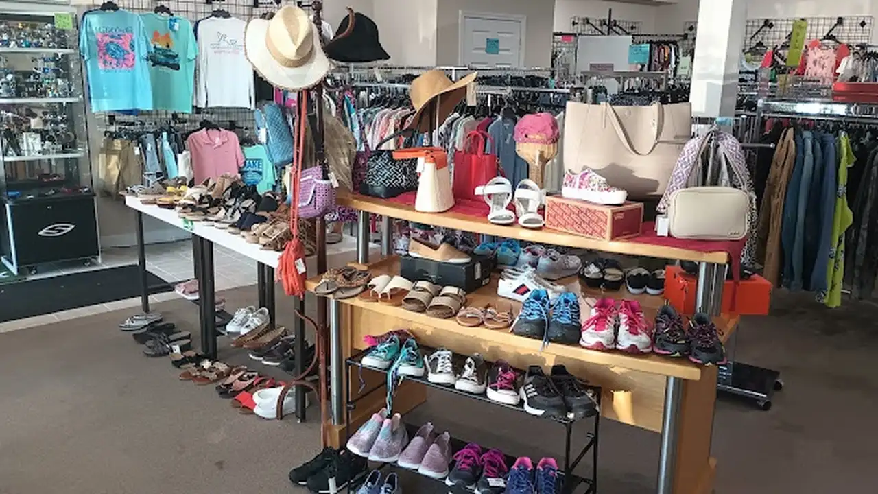 Consignment store in Cape Carteret, North Carolina: Still in Style Apparel