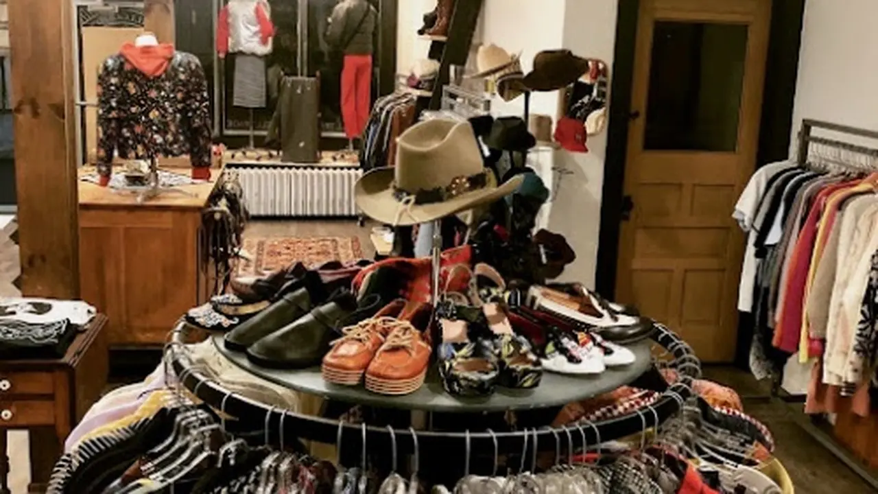 Consignment store in Madison, Wisconsin: Stillgood's
