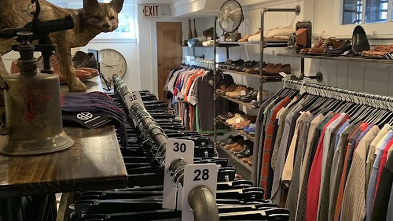 Consignment store in Geneva, Illinois: STITCH SWITCH Men's Consignment