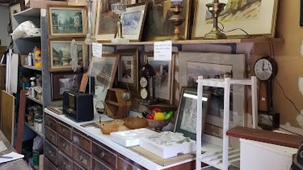 Consignment store in Placerville, California: Stones Trading Post