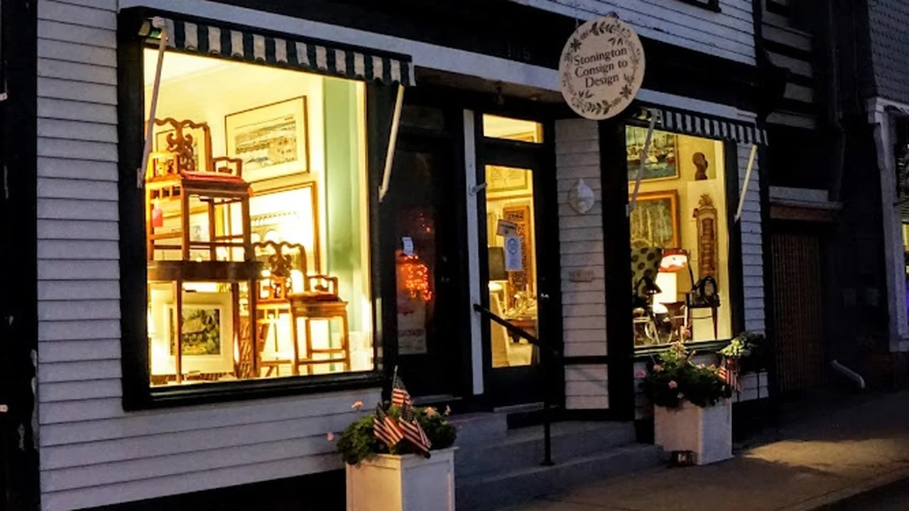 Consignment store in Stonington, Connecticut: Stonington Consign to Design