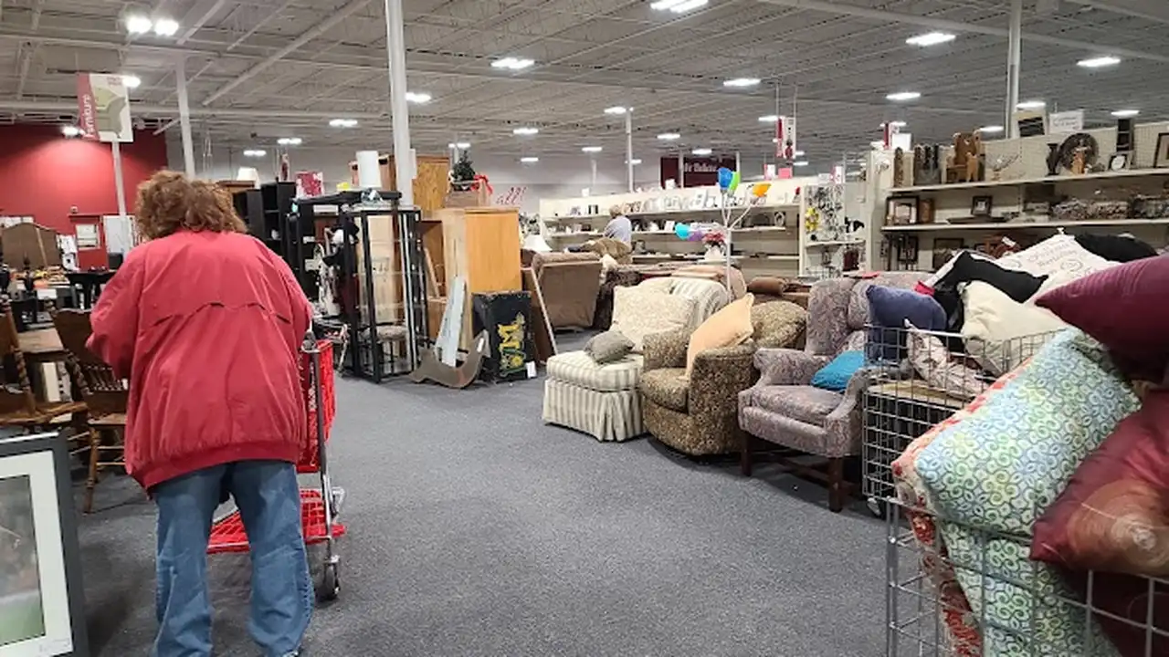 Consignment store in Clive, Iowa: Stuff Etc