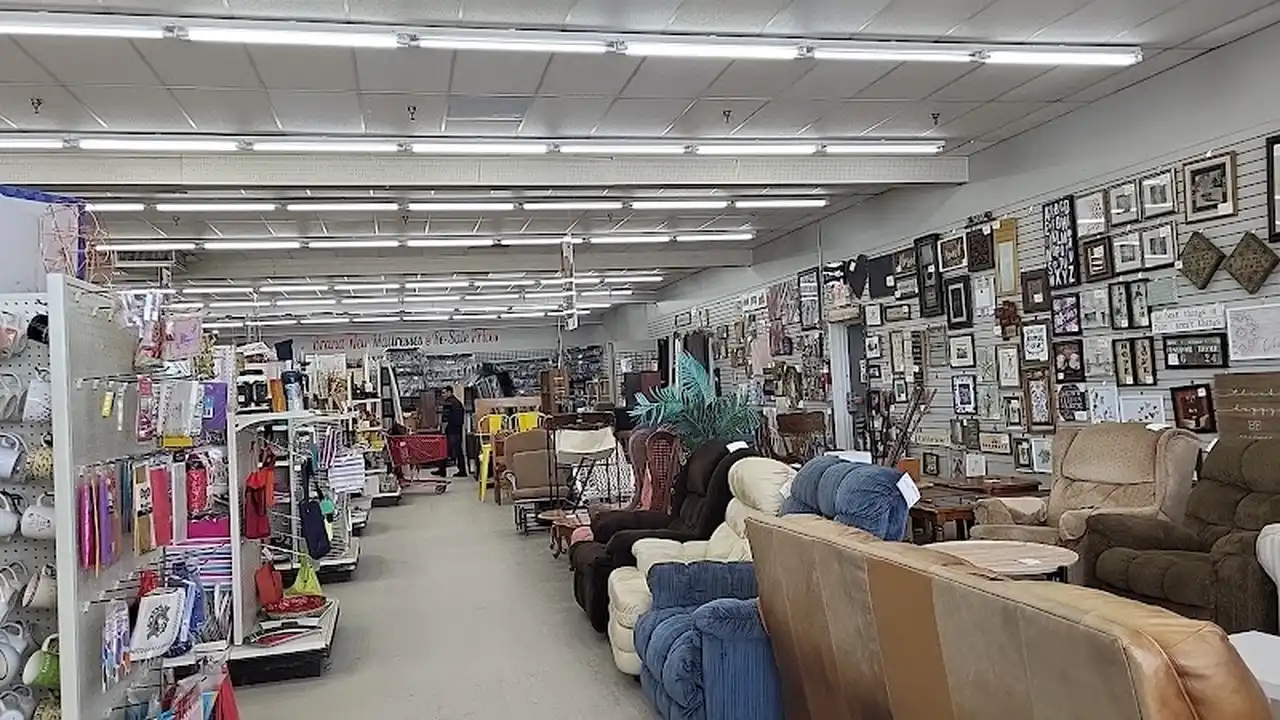 Consignment store in Davenport, Iowa: Stuff Etc