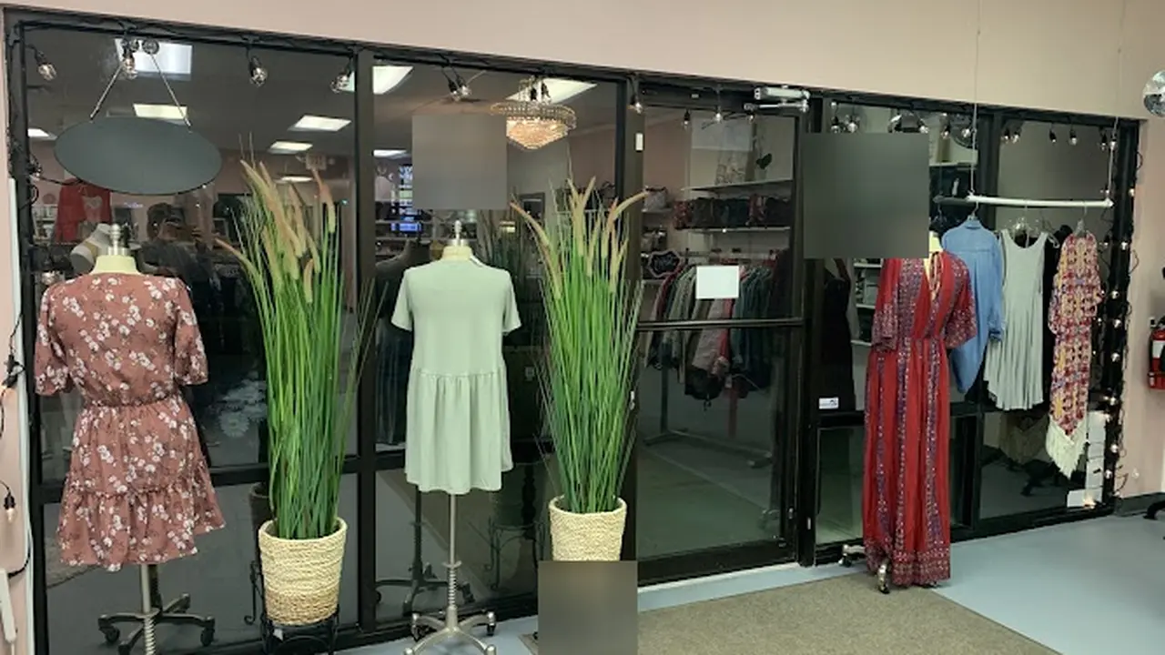 Consignment store in Avon, Indiana: Style Threads Resale& Boutique