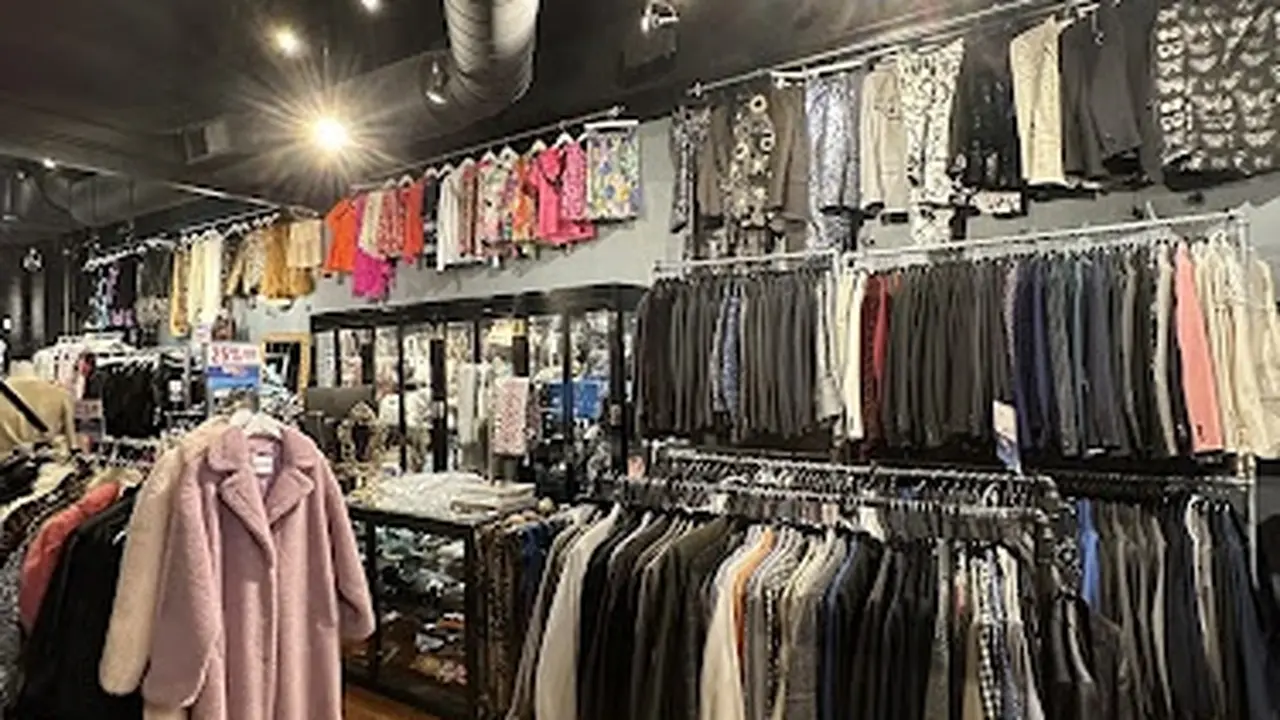 Consignment store in San Francisco, California: Sui Generis Designer Consignment