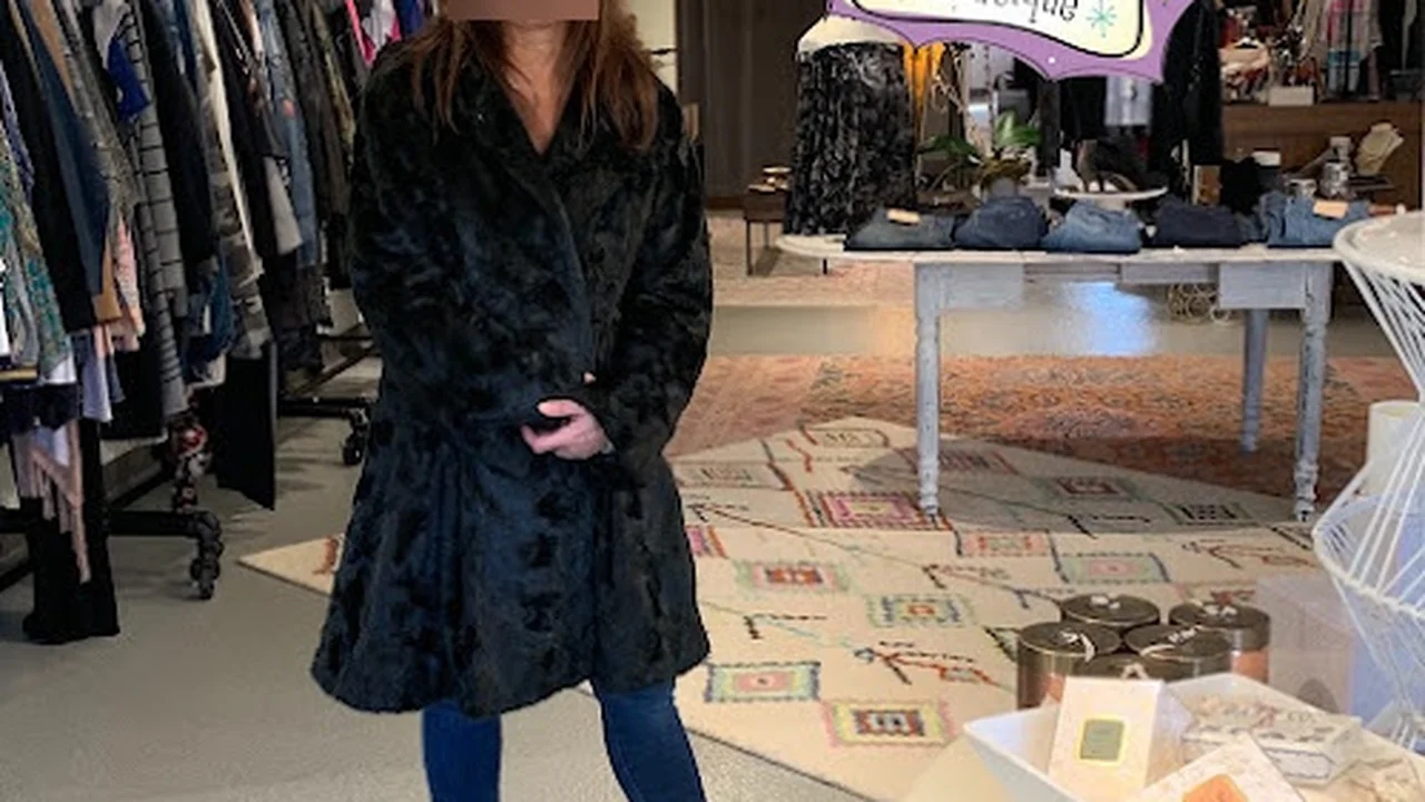 Consignment store in Berkley, Michigan: Sum Girls Boutique