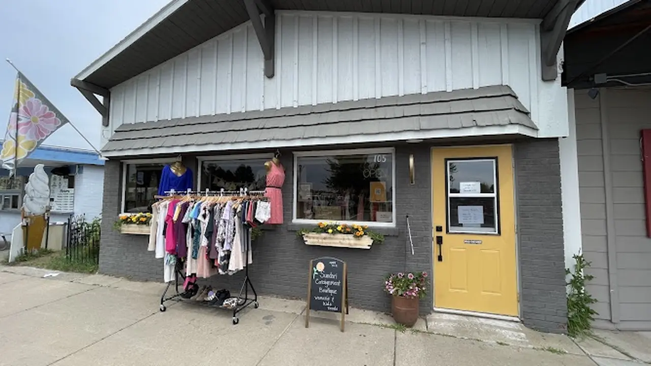 Consignment store in Eagle River, Wisconsin: Sundari Consignment Boutique