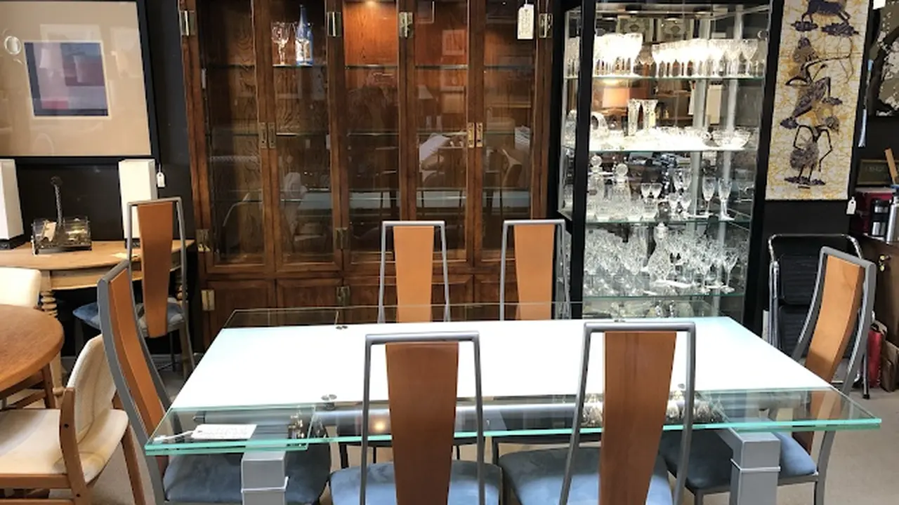 Consignment store in Burlingame, California: Sutterfield Consignment Gallery