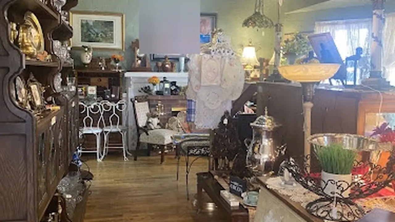 Consignment store in Lakeside, Arizona: Suzy s Consignment Shop