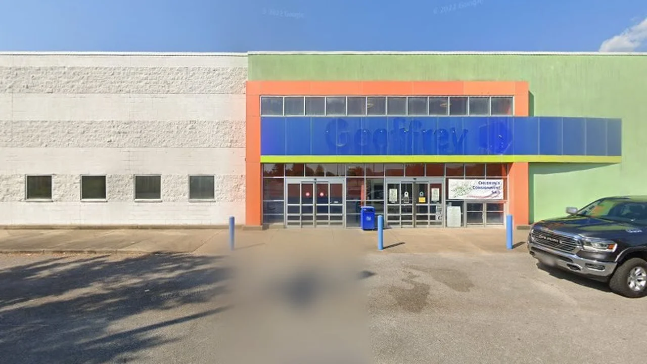 Consignment store in Meridian, Mississippi: Sweet Pea Swap