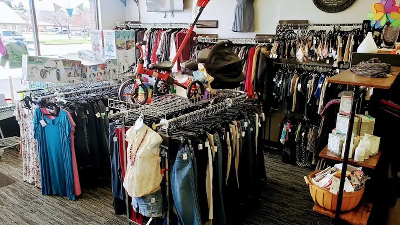 Consignment store in Spokane Valley, Washington: Sweet Repeat Maternity and Kids Boutique