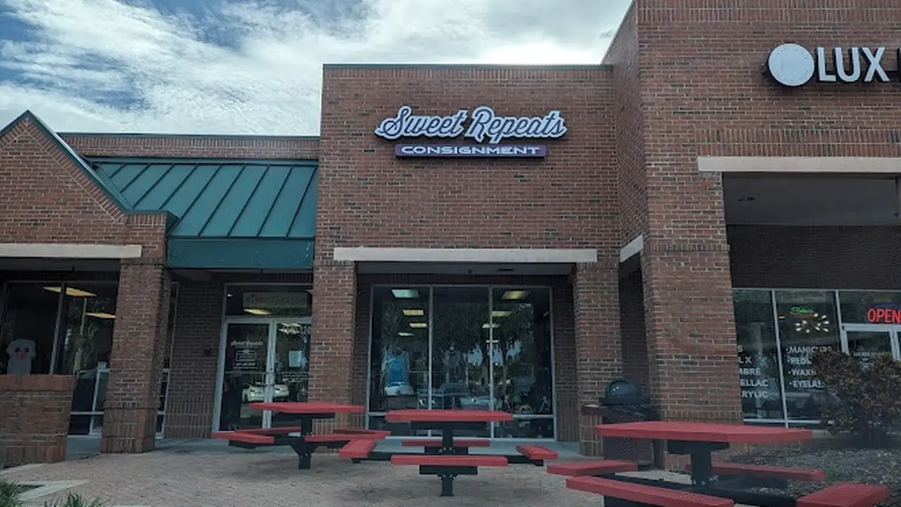 Consignment store in Oviedo, Florida: Sweet Repeats Consignment Boutique
