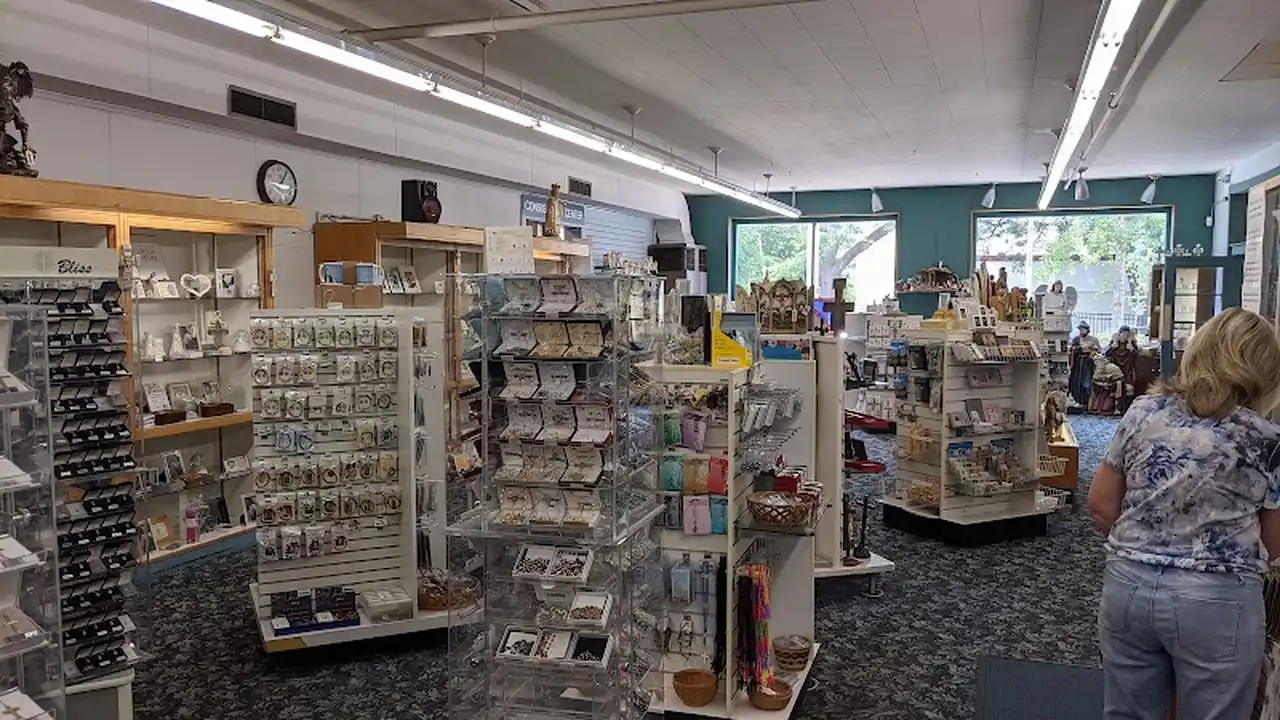 Consignment store in Milwaukee, Wisconsin: T. H. Stemper Co
