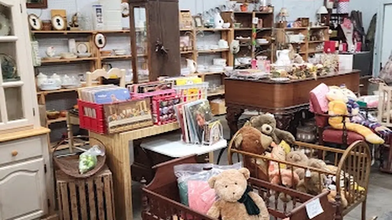 Consignment store in Asheboro, North Carolina: Tags & Treasures