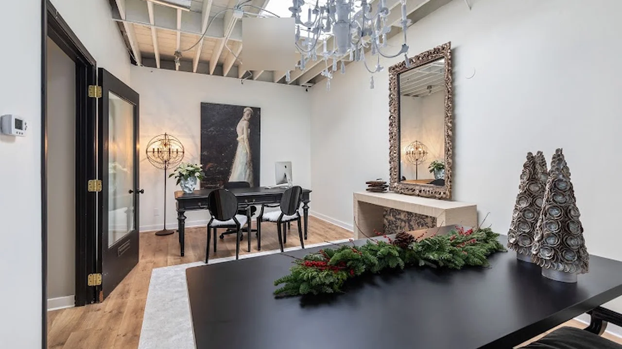 Consignment store in Seattle, Washington: Tara Nash Jeweler and Diamond Buyer