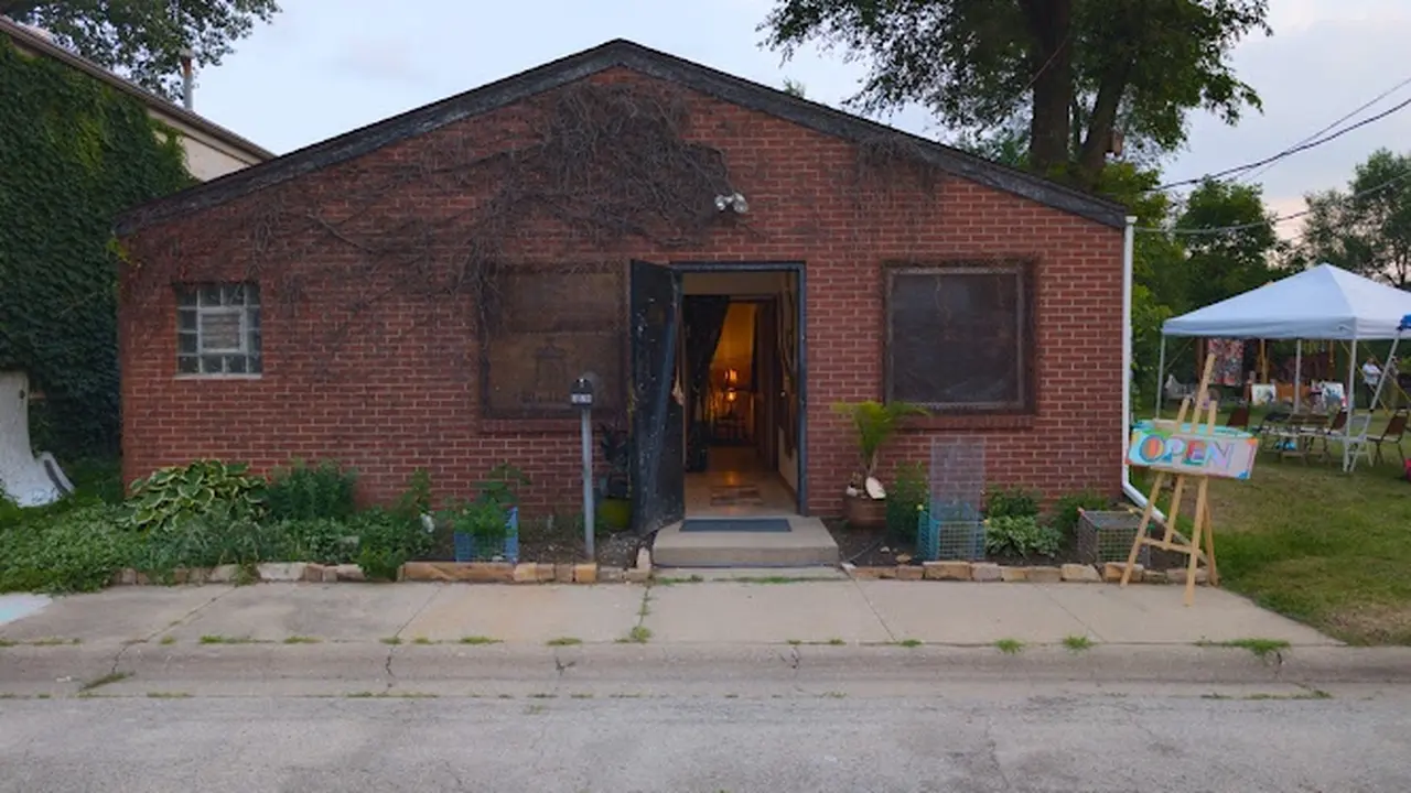 Consignment store in Rockford, Illinois: Tawdry Toast Artcade