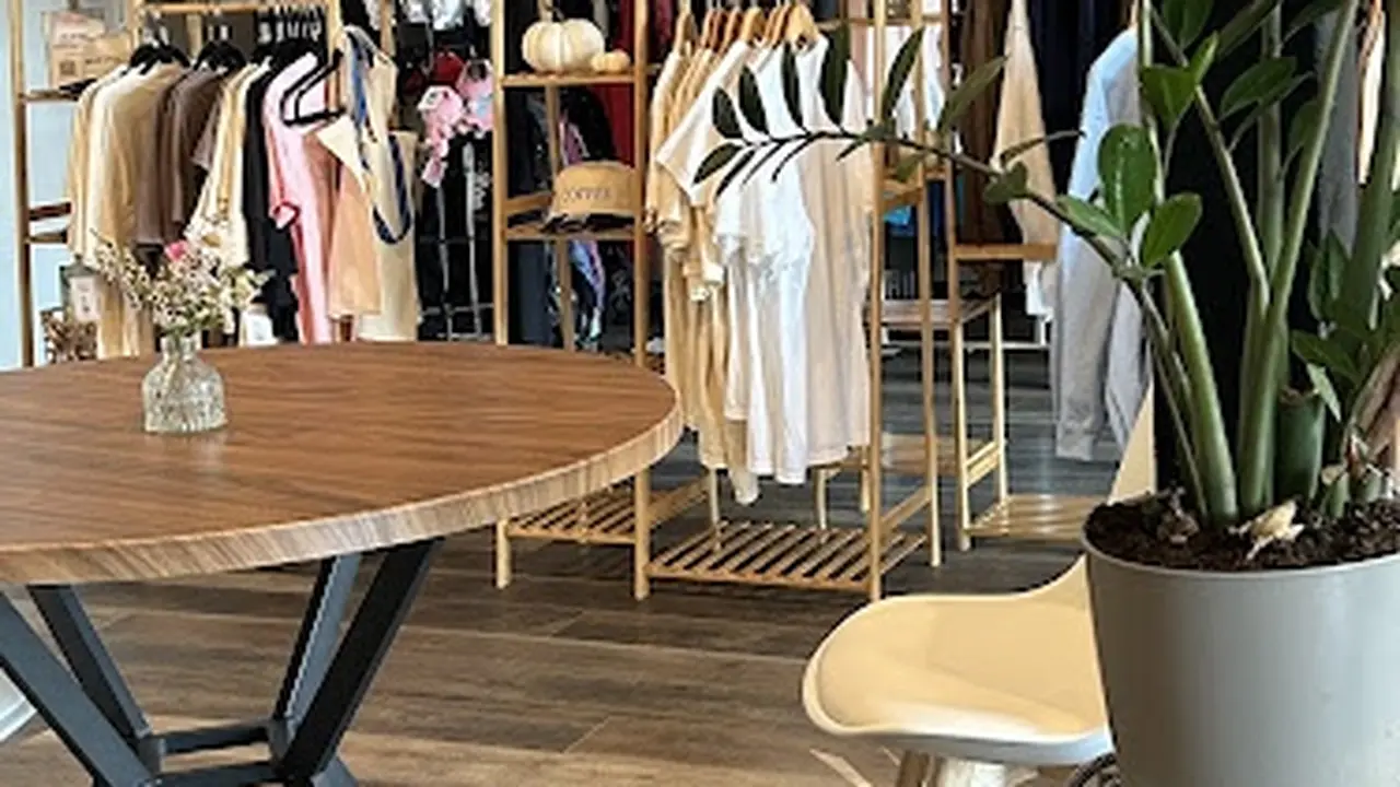 Consignment store in Turlock, California: TaZa