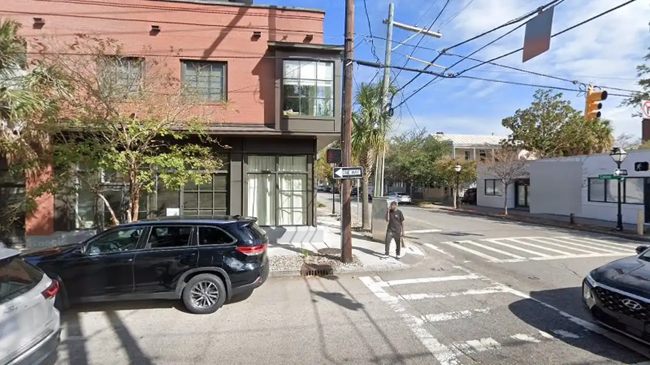 Consignment store in Charleston, South Carolina: Tempo Consignment Boutique