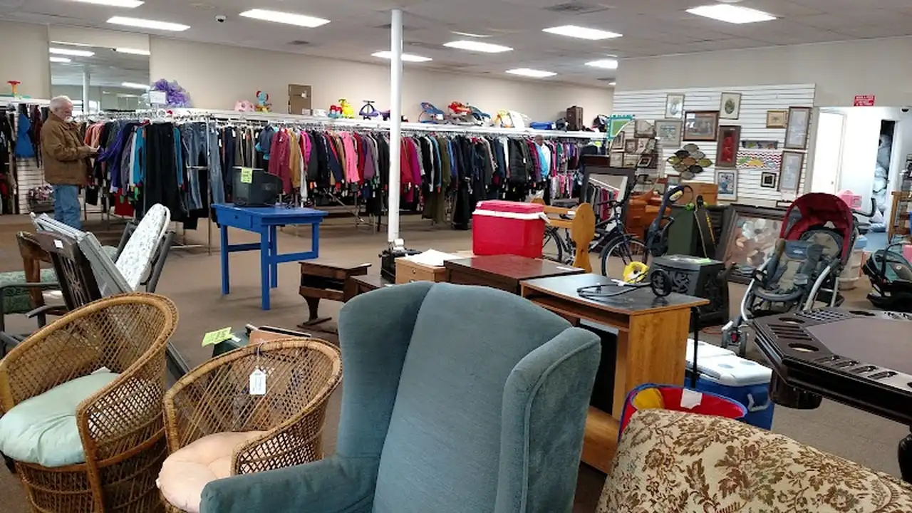 Consignment store in Cochran, Georgia: TENTH HOUSE • The Consignment Shop •
