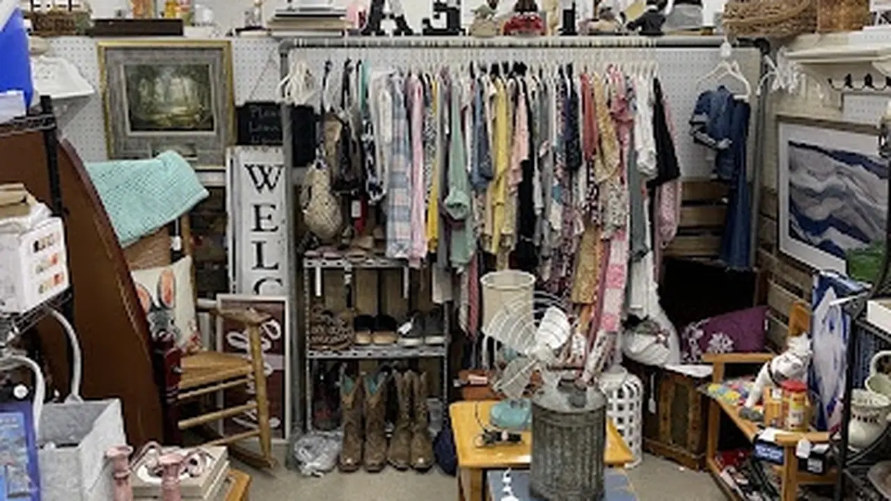 Consignment store in Eubank, Kentucky: The Barn A Peddlers Paradise