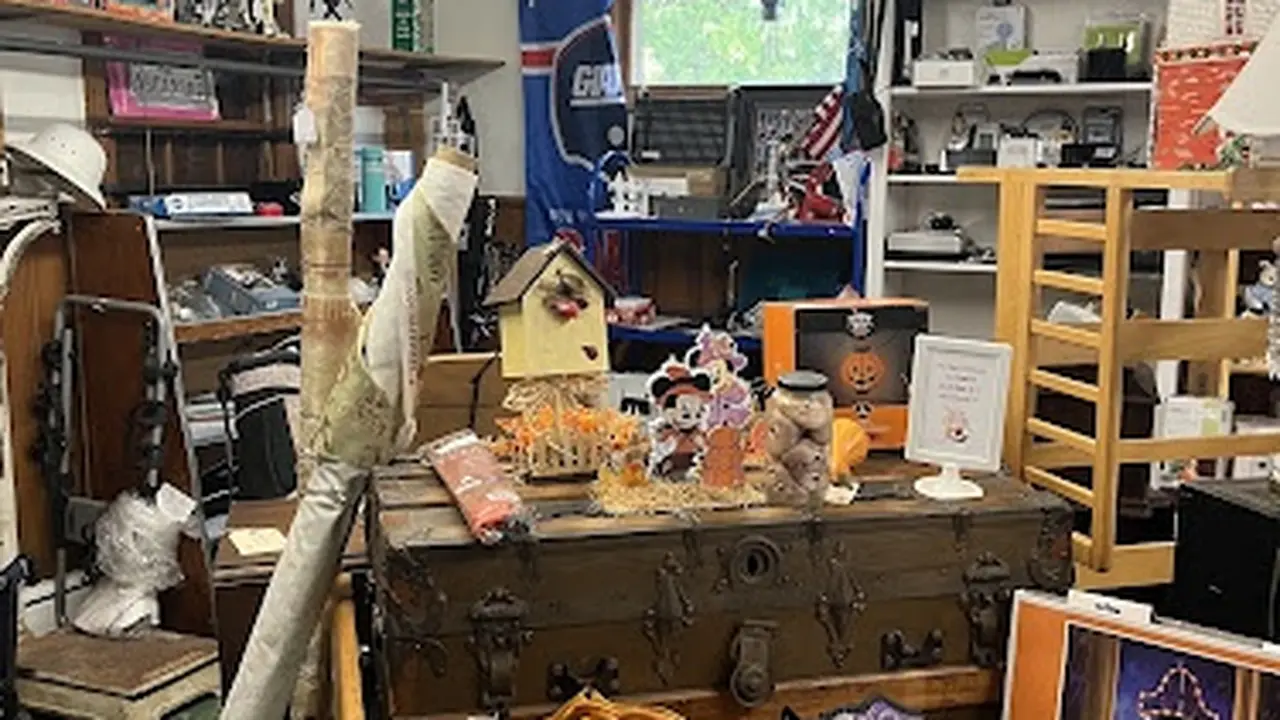 Consignment store in Hamden, Connecticut: The Barn Sale