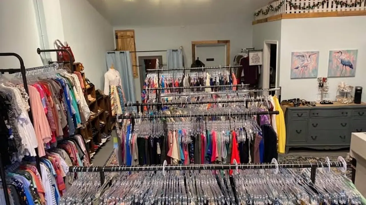 Consignment store in Deale, Maryland: The Blue Heron Boutique