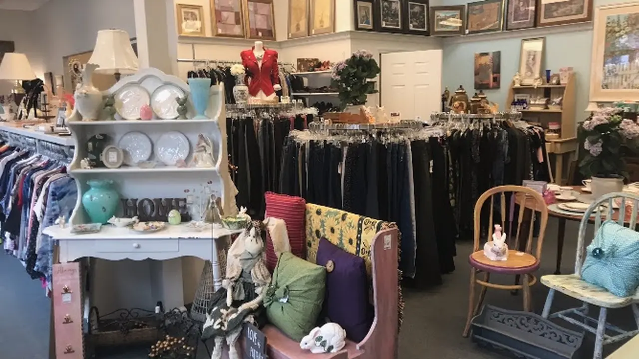 Consignment store in Pittsburgh, Pennsylvania: The Buttonhole Women's & Furniture Consignment