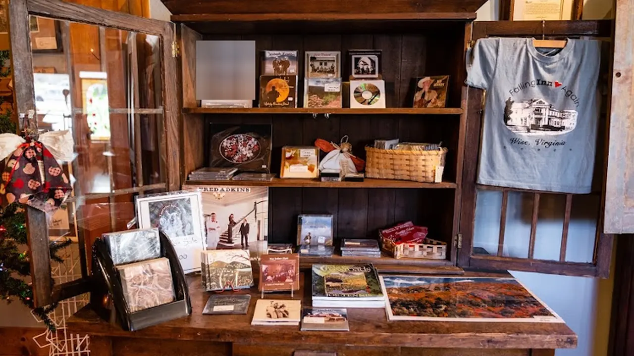 Consignment store in Wise, Virginia: The Clapboard House