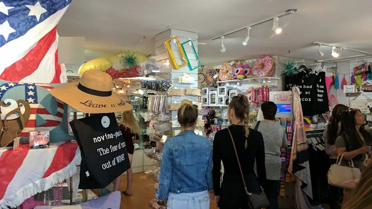 Consignment store in Solvang, California: The Clique