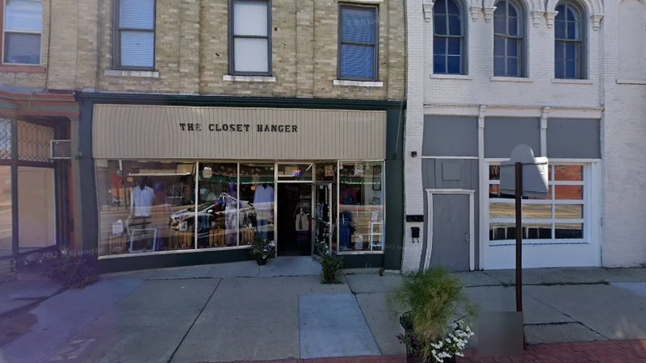 Consignment store in Watertown, Wisconsin: The Closet Hanger