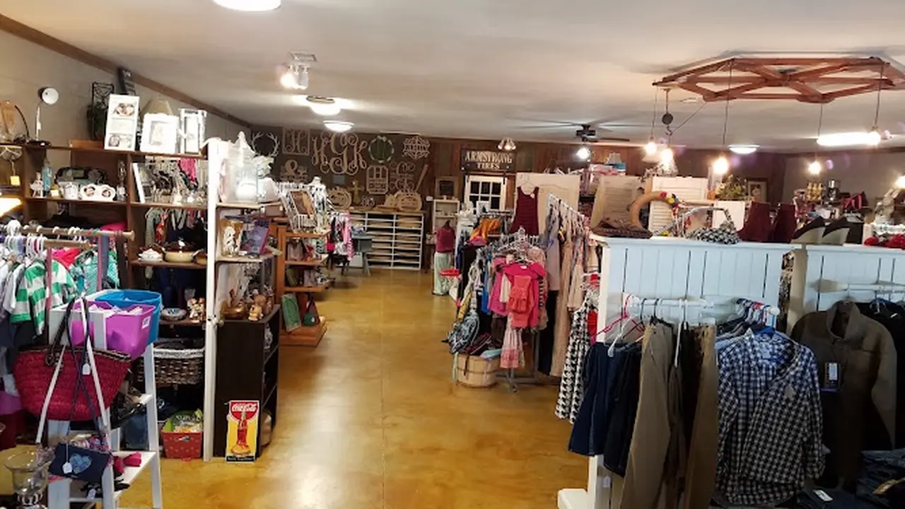 Consignment store in Fyffe, Alabama: The Cupboard