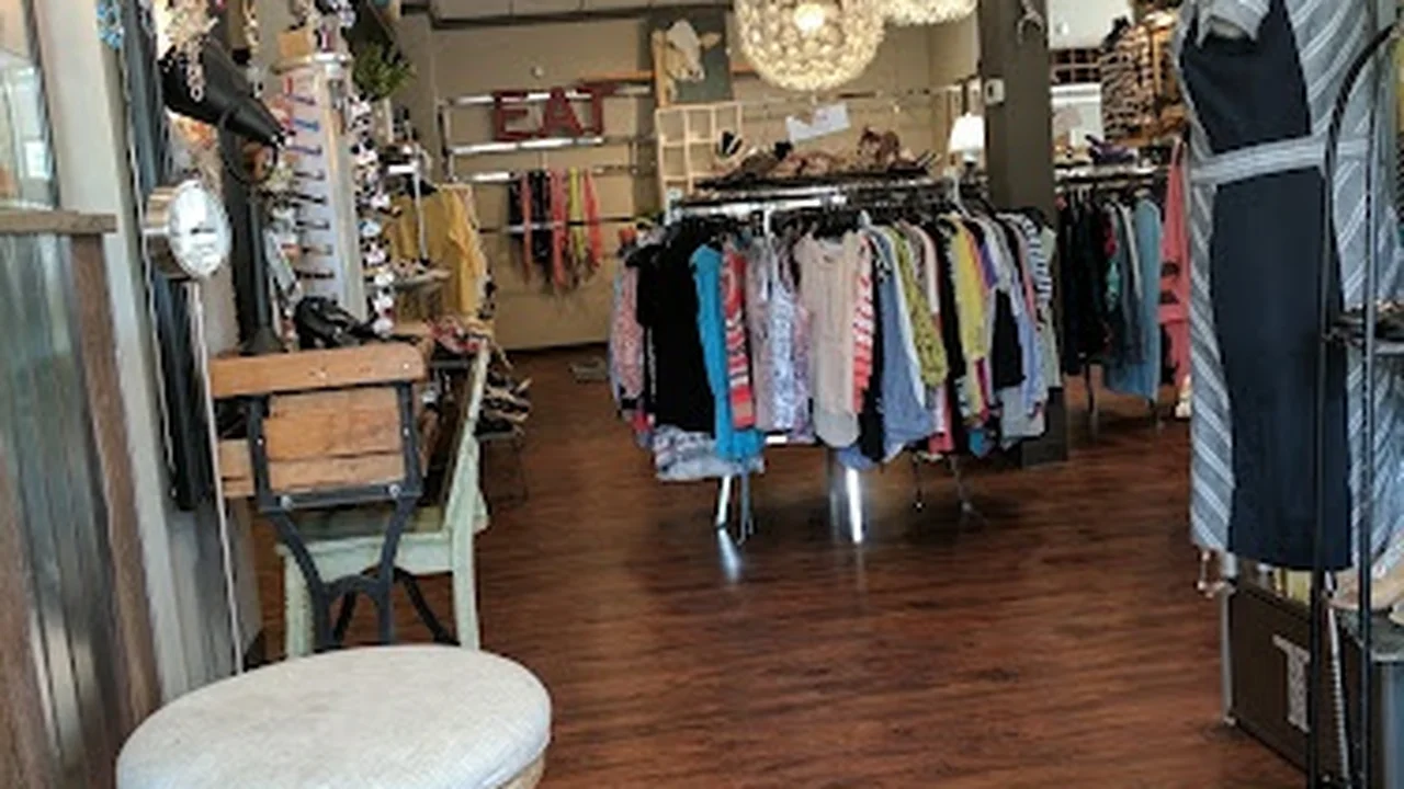 Consignment store in Cedar Rapids, Iowa: the DAISY