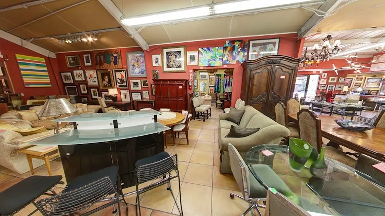 Consignment store in Palm Springs, California: The Estate Sale Co
