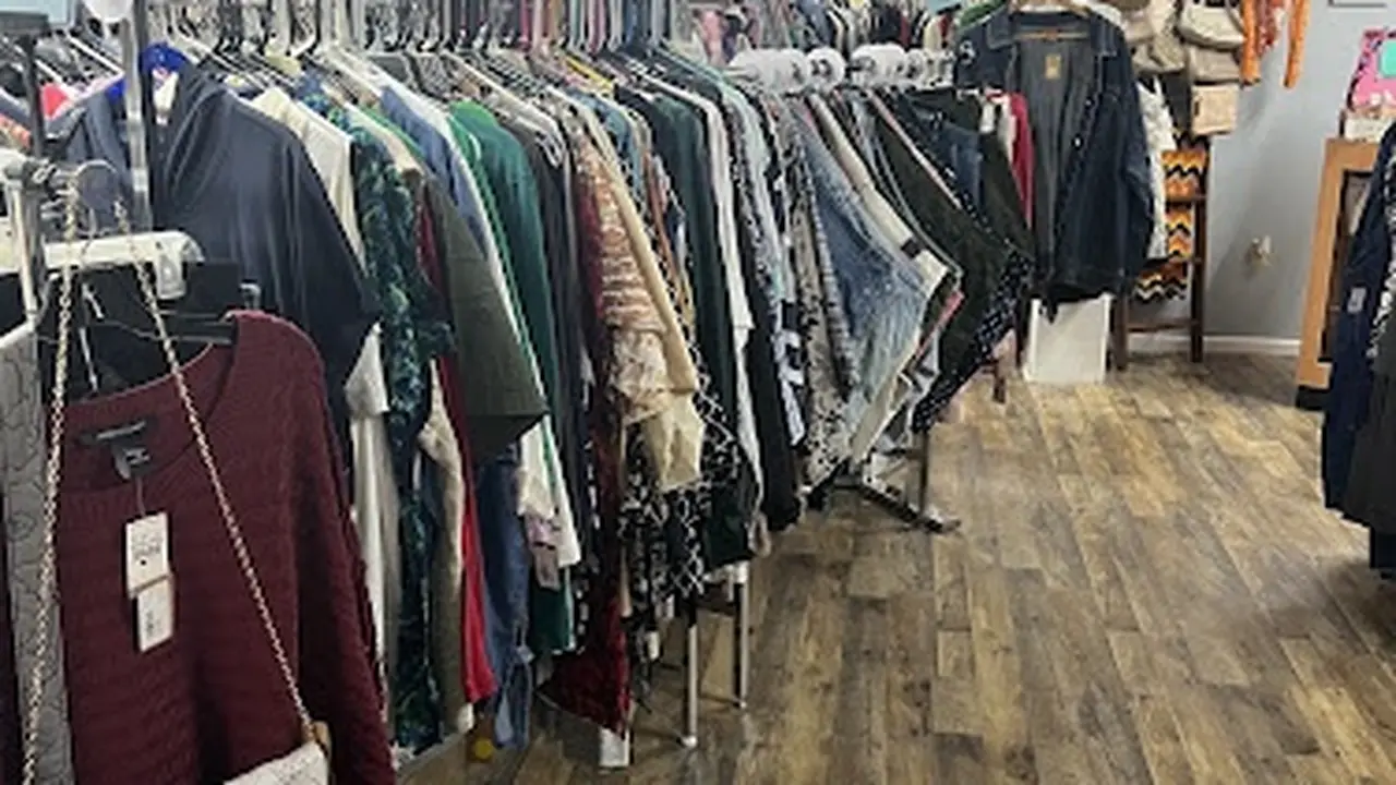 Consignment store in Brooksville, Florida: The Fluffy Flamingo
