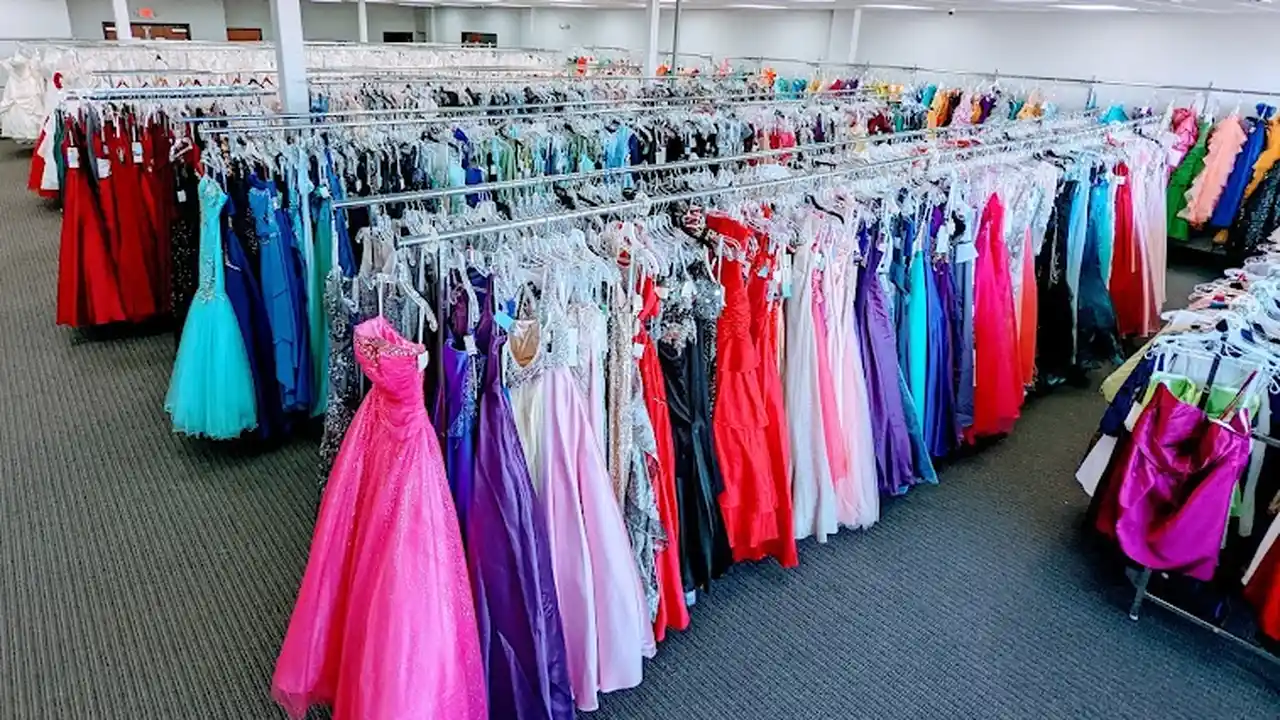 Consignment store in Warr Acres, Oklahoma: The Formal Niche