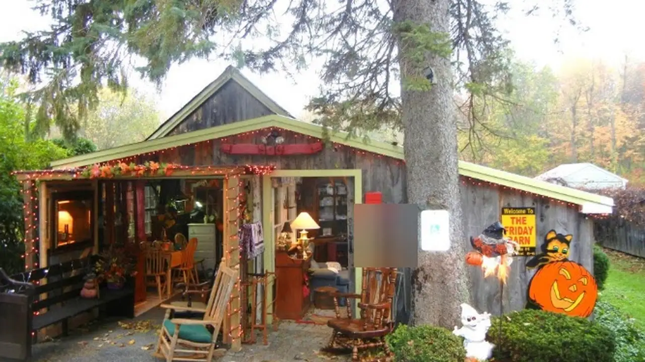 Consignment store in Pepperell, Massachusetts: The Friday Barn Consignment Shop