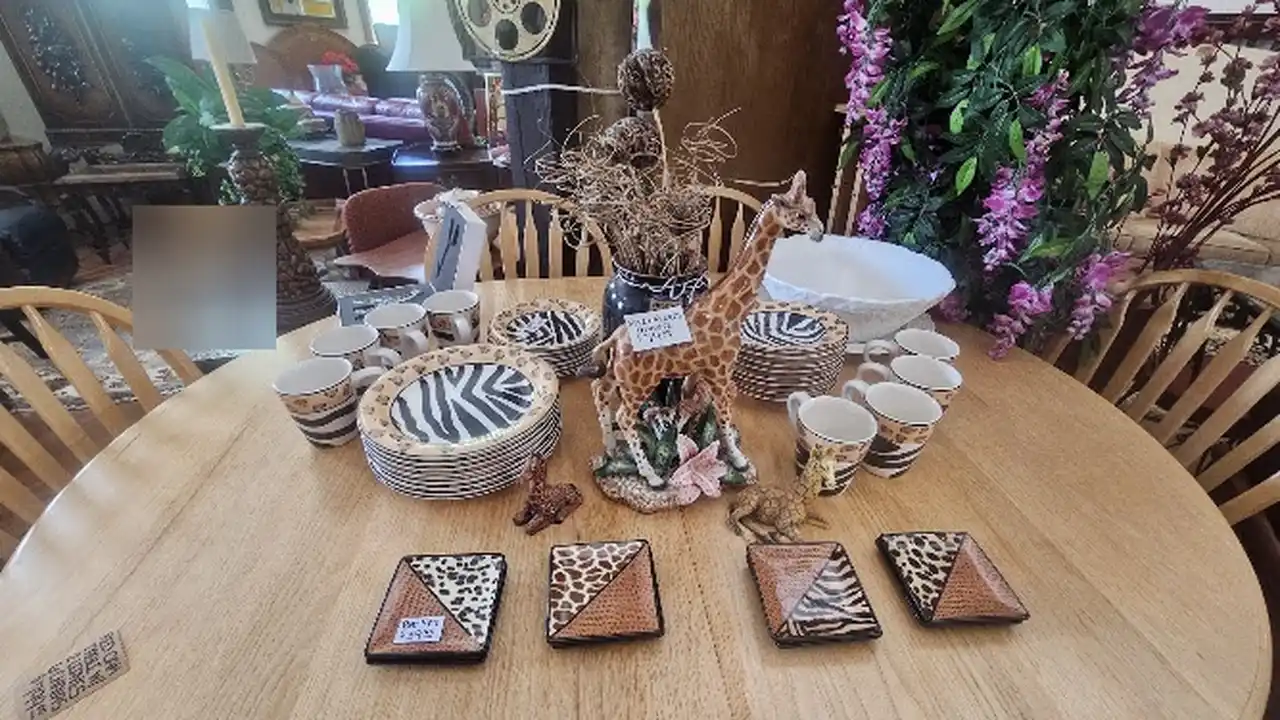 Consignment store in Hendersonville, North Carolina: The Furniture Barn of Hendersonville